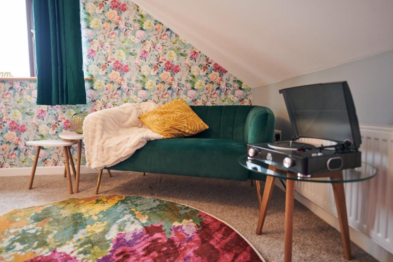 Maes Y Mel- A Couples, Pet Friendly, Rural Romantic Getaway With Countryside Views Gellywen Экстерьер фото